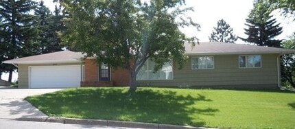 Building Photo - 1006 Valley View Dr