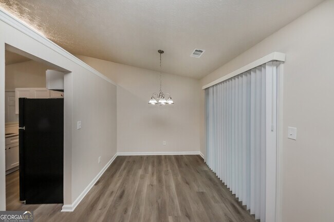 Foto del edificio - 1357 Ling Dr