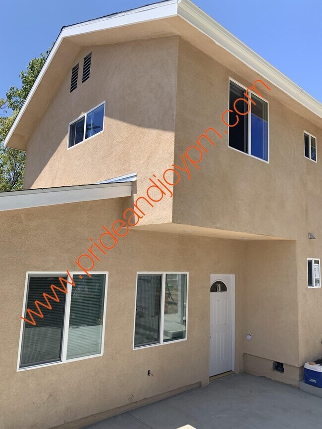 Foto del edificio - 16544 Chatsworth St