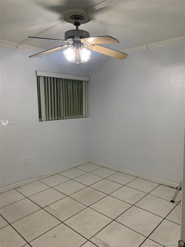 Foto del edificio - 1255 W 49th Pl