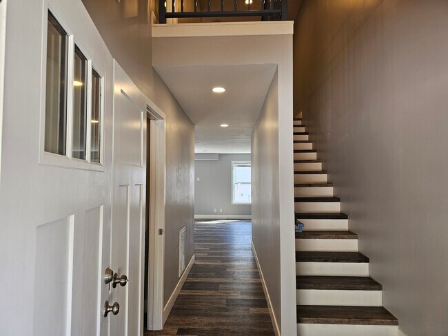 Foto del edificio - 104 Crystal Springs Rd