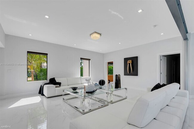 Building Photo - 5 br, 5 bath House - 4167 Palm Ln # 0