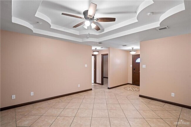 Foto del edificio - 307 Silverado Dr E