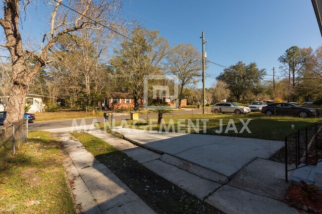 Building Photo - 6250 Pettiford Dr W