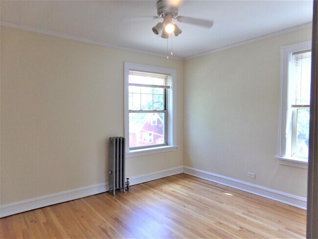 Building Photo - 914 Crain St