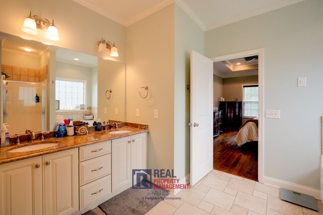 Building Photo - Beautiful Home in Applewood Subdivision in...