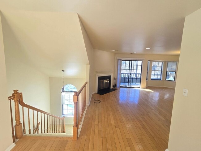 Building Photo - Commuter's delight! Spacious 2nd fl: 2-bed, 2-bath condo with fireplace, washer & dryer & off-str...