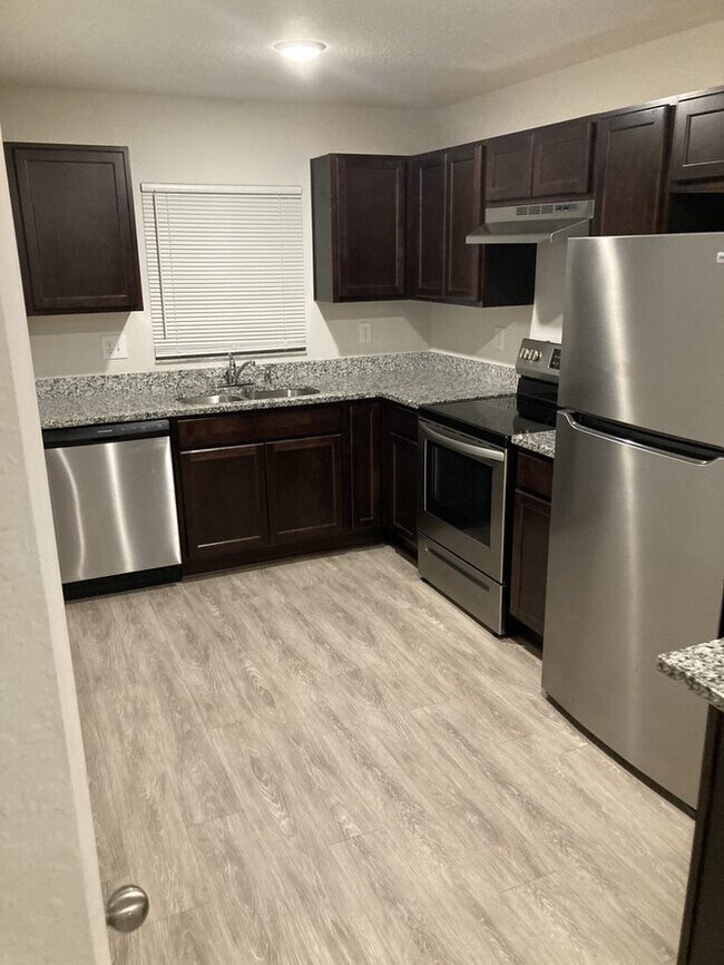 Building Photo - AVAILABLE NOW!  Beautiful 2BR/2BA Quad for...