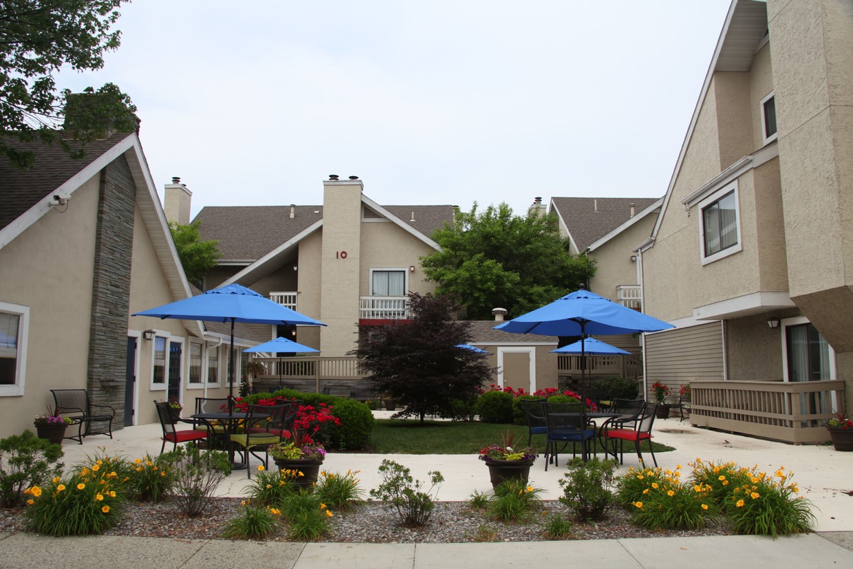 Primary Photo - Madison Apartments on Long Wharf