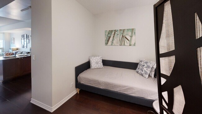 Building Photo - 763 Bay St.