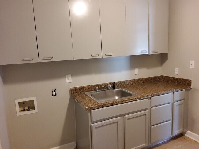 Foto del edificio - 2623 Dwight Rd