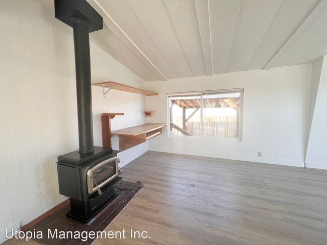 Building Photo - 2 br, 2 bath House - 1420 NW Breann Loop