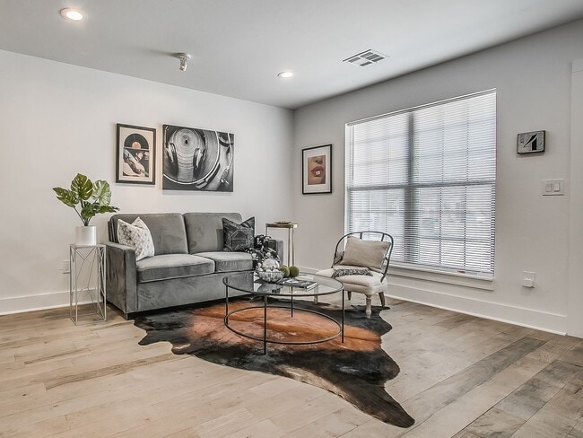 Foto del edificio - Champagne Plaza - Furnished Back House