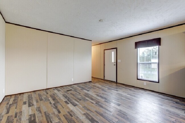 Foto del edificio - 96 Luart Dr