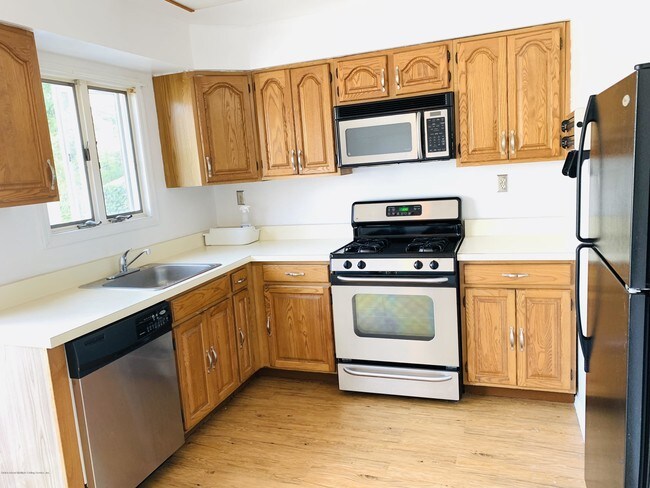 Building Photo - 46 Cuba Ave