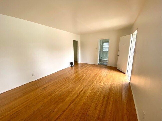 Foto del edificio - 11641 Magnolia Blvd