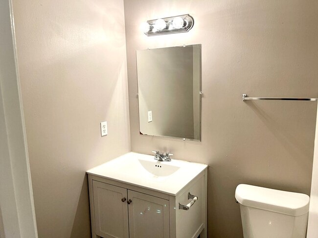 Building Photo - Welcome to this charming 2-bedroom, 2-bathroom townhouse located in the heart of Fayetteville, GA.