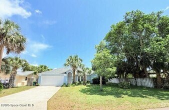 Building Photo - 106 Delvalle St