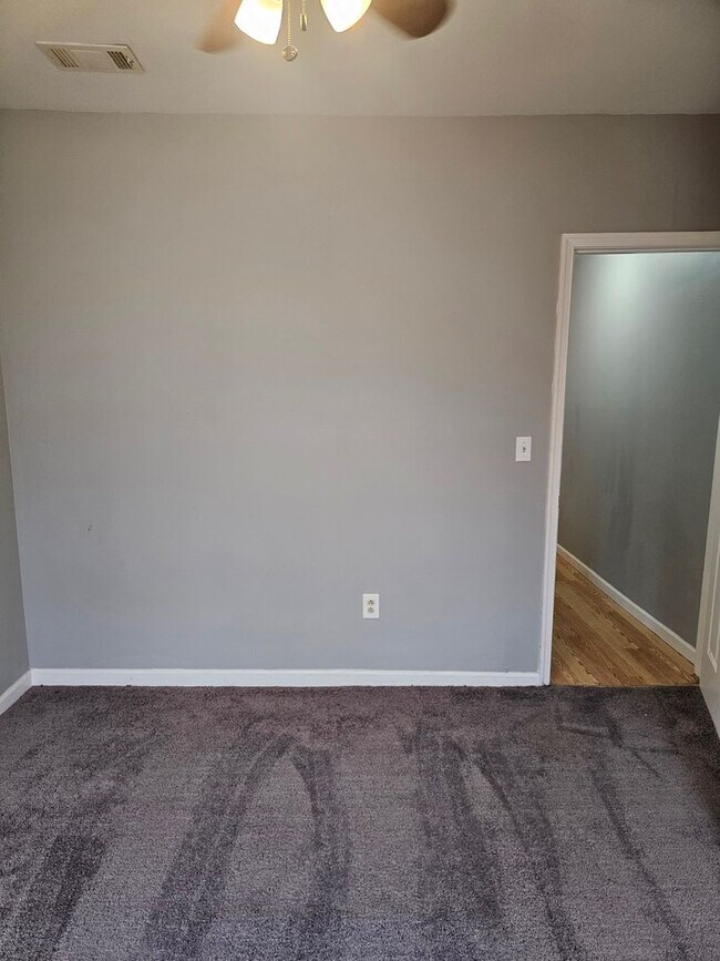 Foto del edificio - 5449 Pine St.