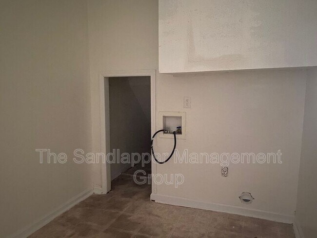 Foto del edificio - 4736 Linfield Ln