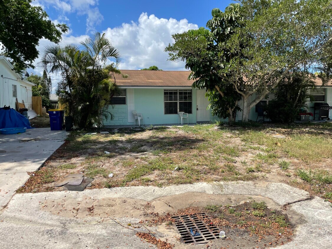 2170 NE Rustic Way, Jensen Beach, FL 34957 Townhome Rentals in Jensen