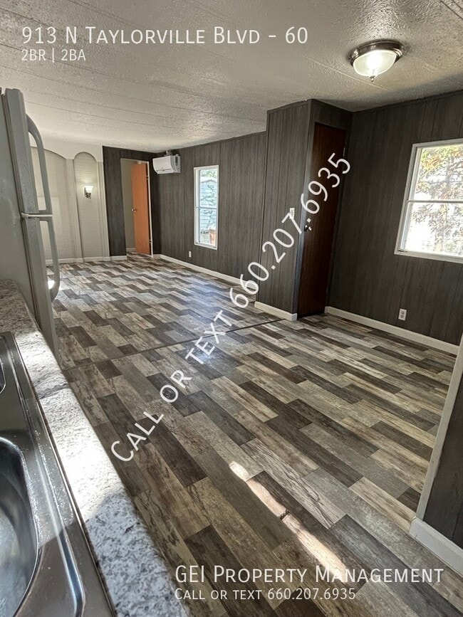 Foto del edificio - 913 N Taylorville Blvd