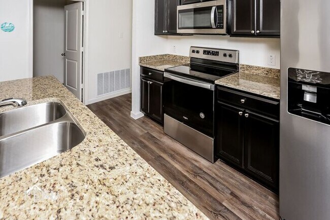 Foto del edificio - 530 London Dr