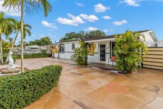 Building Photo - 860 Curtiss Dr