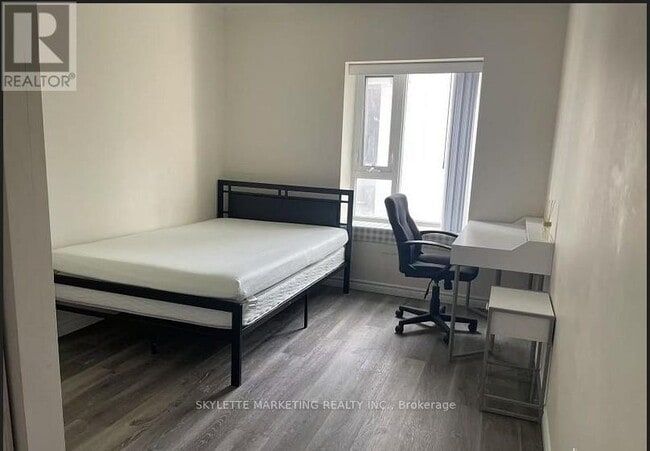 Building Photo - 246 Lester St