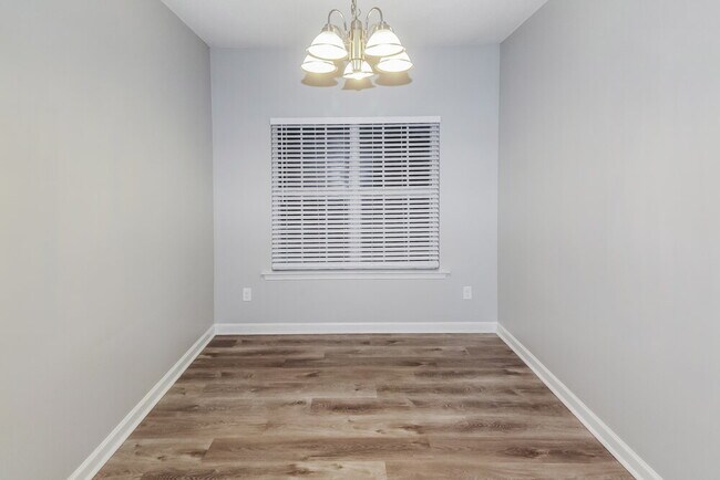 Building Photo - 7138 Queens Crown Ct