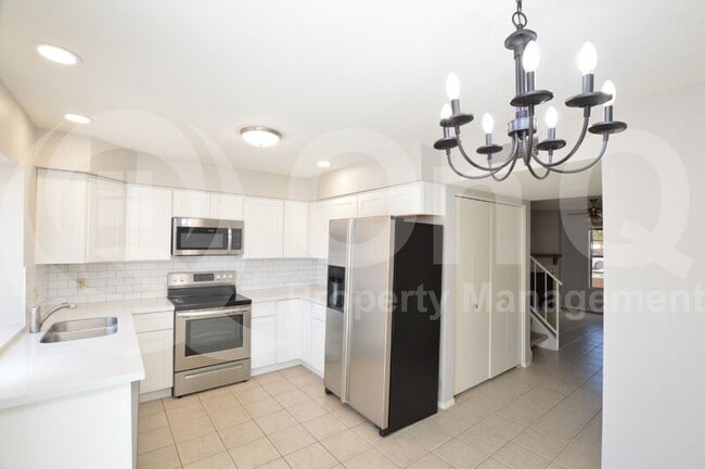 Building Photo - 4901 E Kelton Ln
