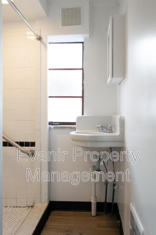 Building Photo - 113 Niagara Ave