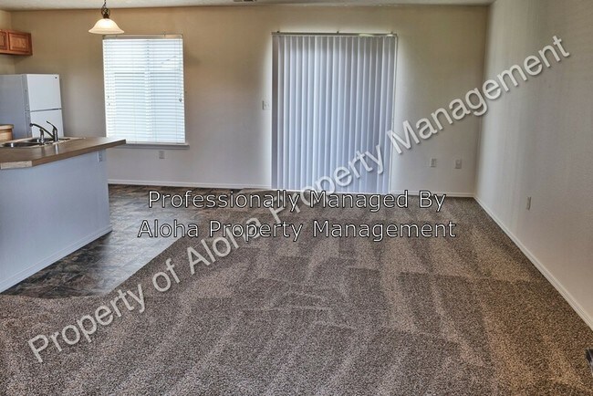 Building Photo - 1071 W Pine Ave