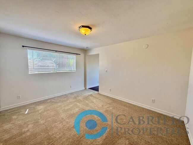 Building Photo - 3964 Manzanita Dr