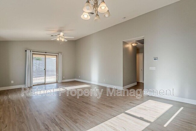 Foto del edificio - 13930 W Country Gables Dr