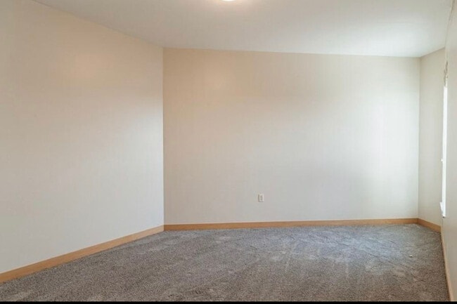 Building Photo - 2600 University Ave SE