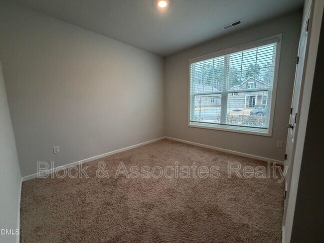 Building Photo - 1239 Underbrush Dr