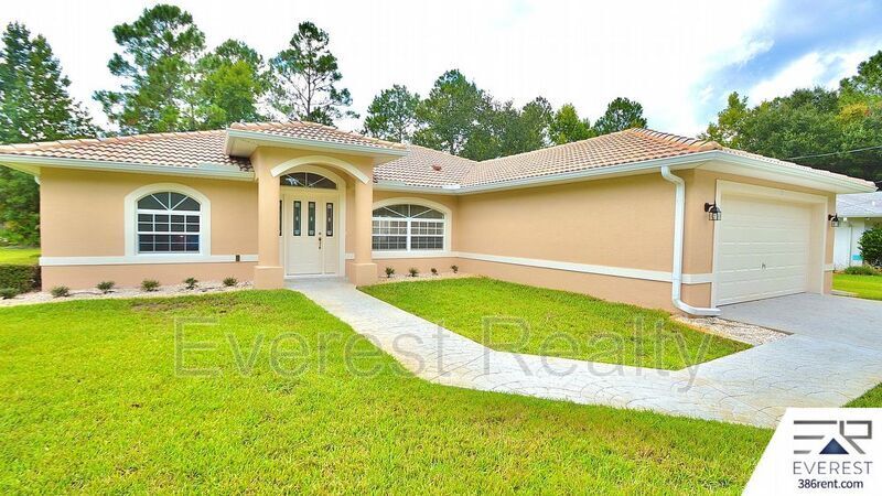 Primary Photo - 102 Pine Cir Dr