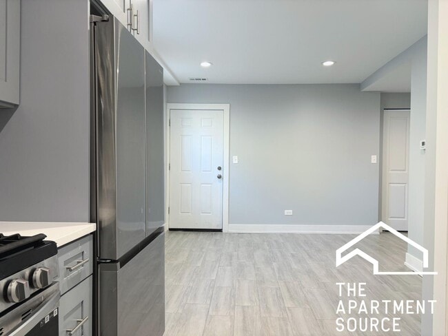 Photo - 926 West 32nd Place #BR Apartment