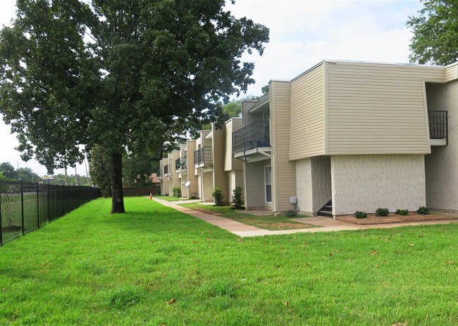 Building Photo - Lakefront Apartments