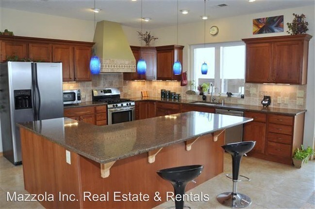 Building Photo - 3 br, 2 bath House - 25 Colella Rd