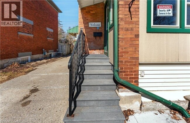 Building Photo - 24 Onward Ave