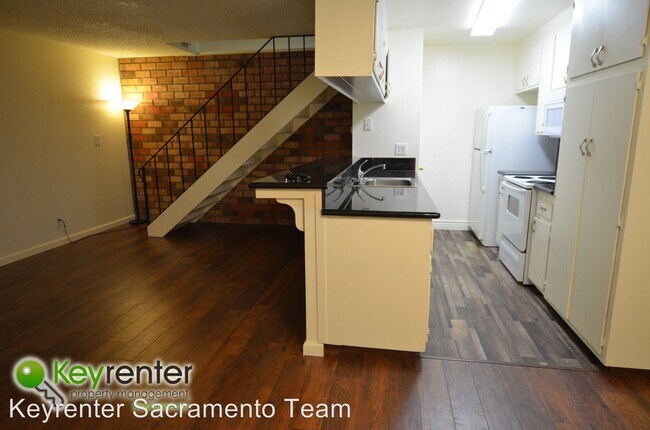 Building Photo - 2 br, 1 bath House - 9037 Casals St #2