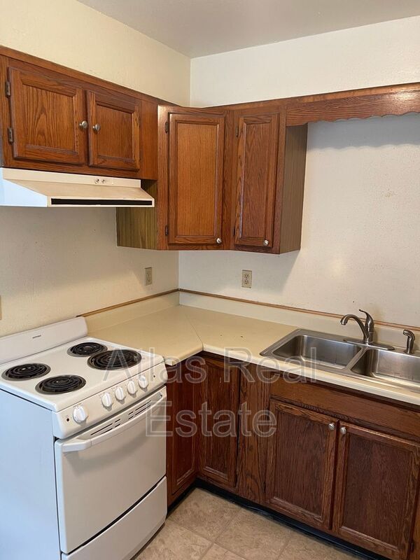 Building Photo - 402 Illinois St