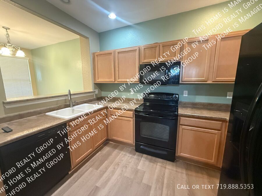 Foto del edificio - 7651 Sandy Springs Pt