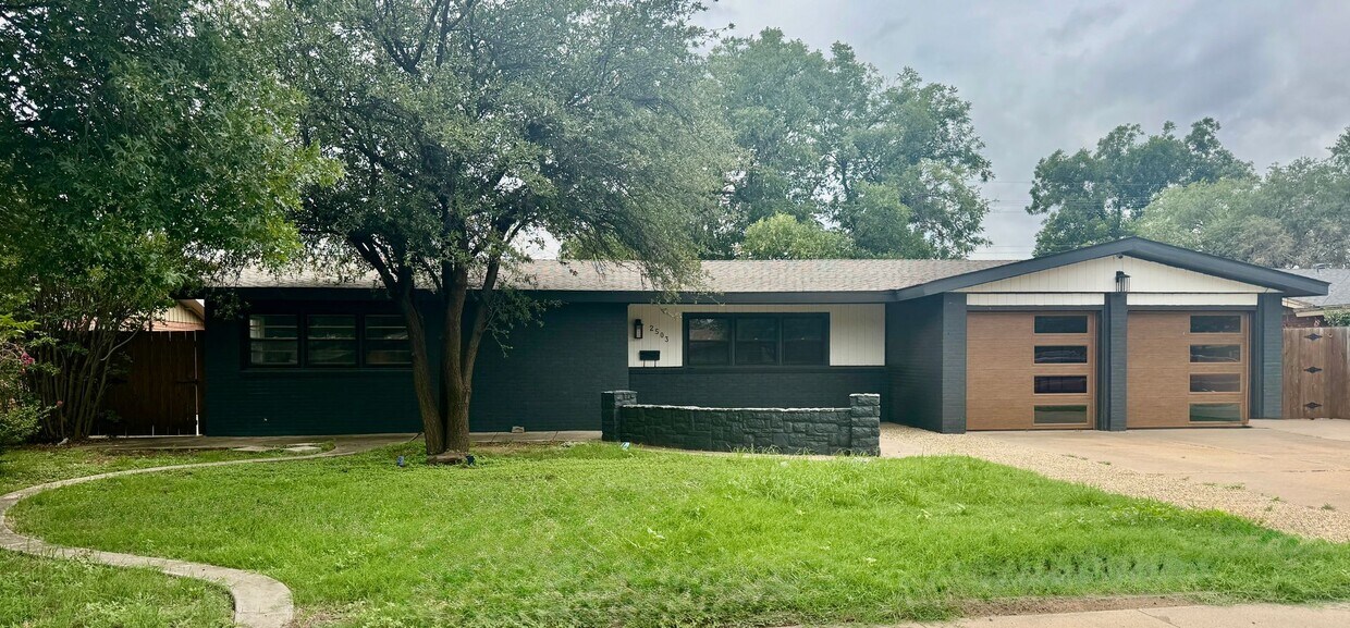 Foto del edificio - Beautifully Updated 3/2/2 with Open Concep...