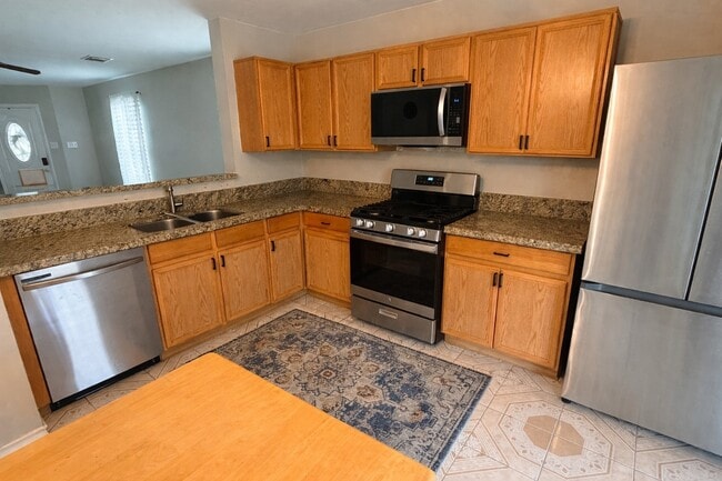 Building Photo - 12006 Madison Oak St