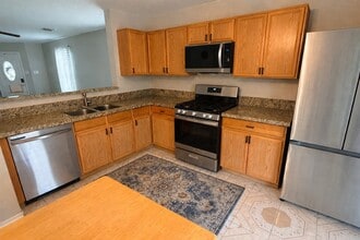 Building Photo - 12006 Madison Oak St