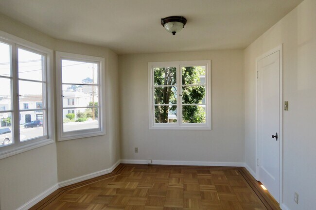 Building Photo - Single Family Home Available Now!