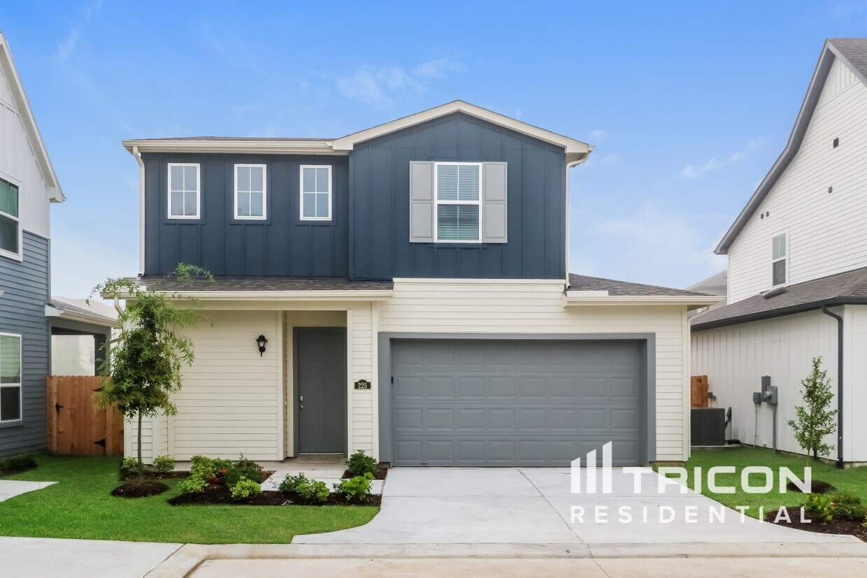 Foto principal - 9835 Willow Creek Commerce Dr
